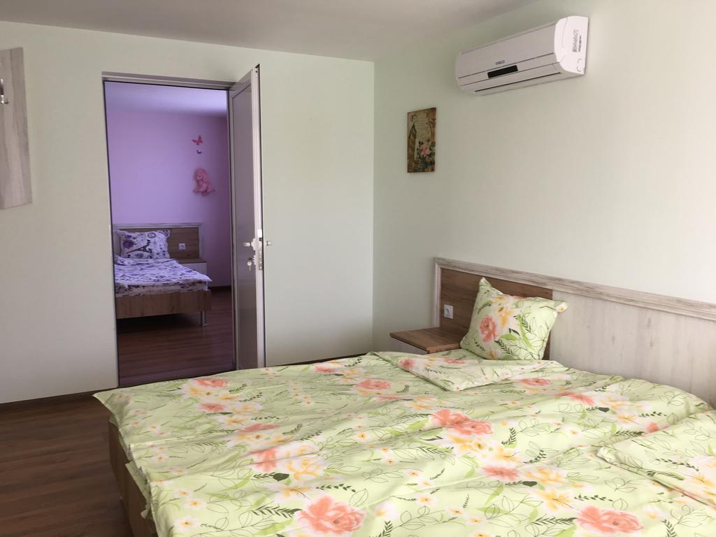 Triglav Edelweiss Guest House Pavel Banya Exterior photo